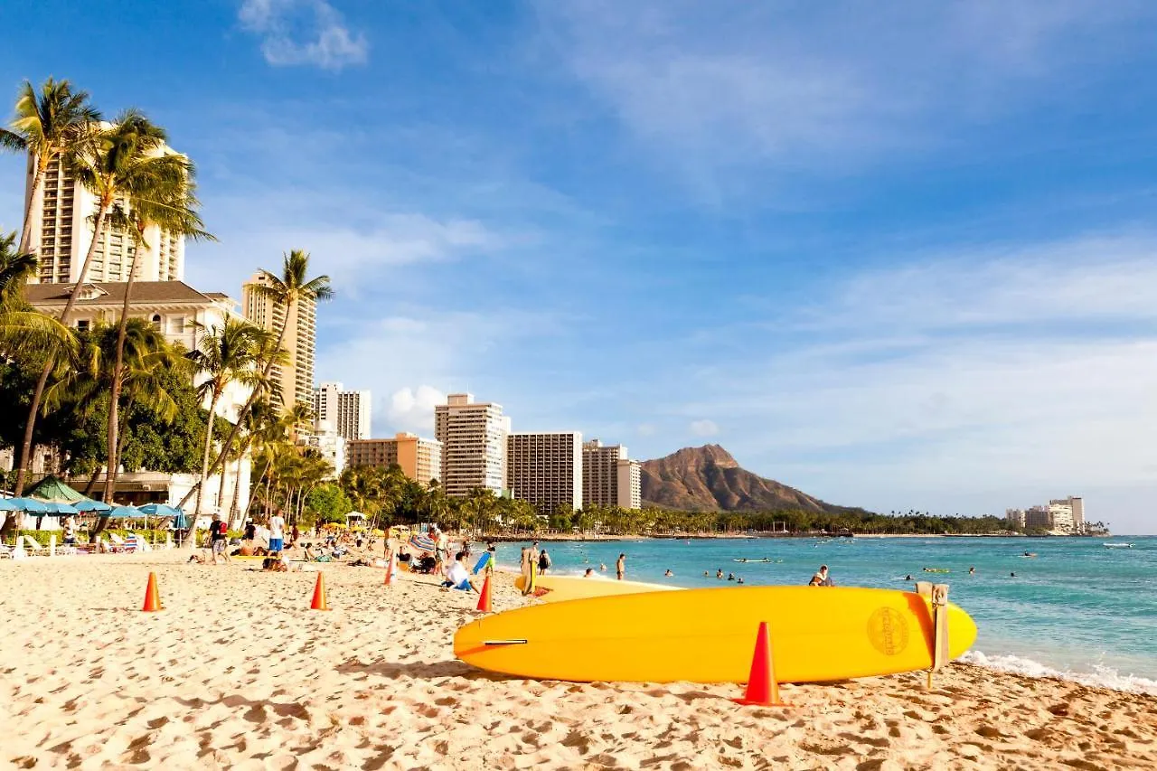 Ocean View Delight, Walk To Beach With Free Parking Honolulu Apartment